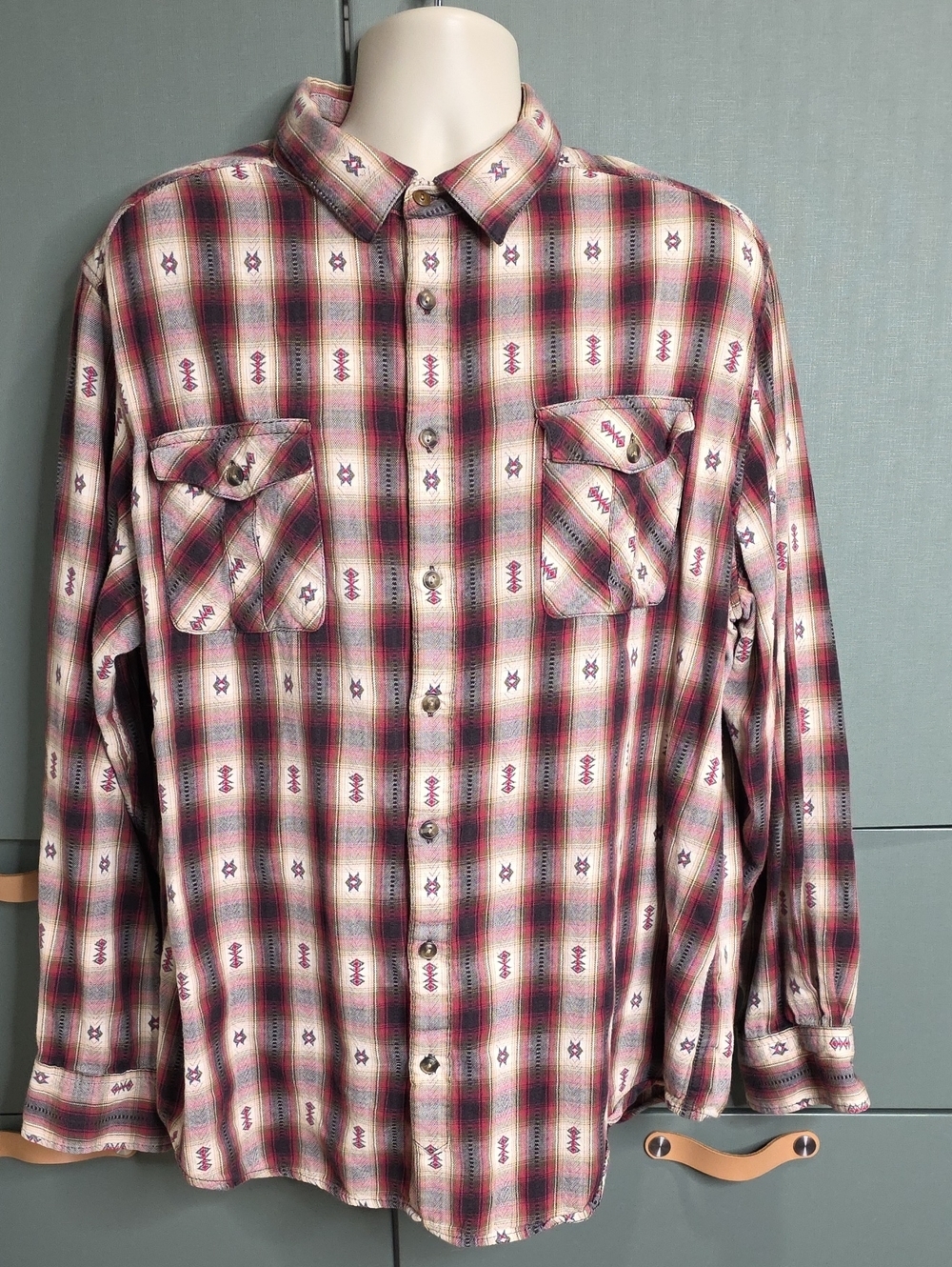 890. Mossimo Supply Co Men's Southwest Aztec Plaid Flannel Shirt Red VTG R1